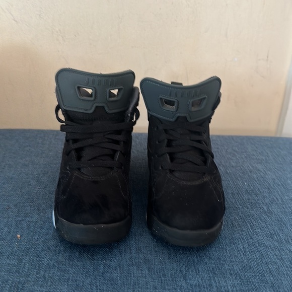 Boys Jordans Excellent condition New - Picture 2 of 3